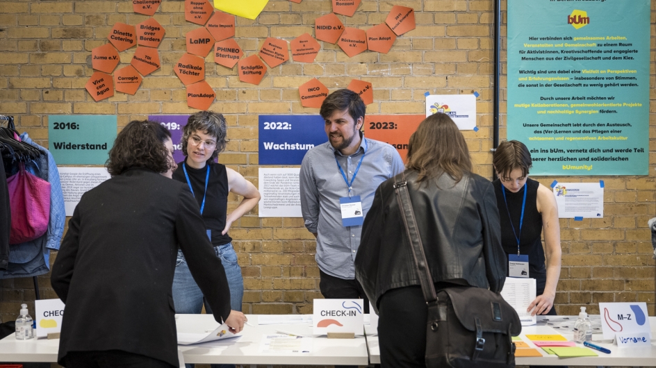 Community Event gegen Hass im Netz zum Thema „Screens & Society“ am 13. und 14. Mai 2024 im bUm Berlin