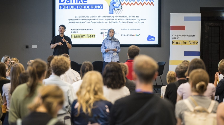 Community Event gegen Hass im Netz zum Thema „Screens & Society“ am 13. und 14. Mai 2024 im bUm Berlin