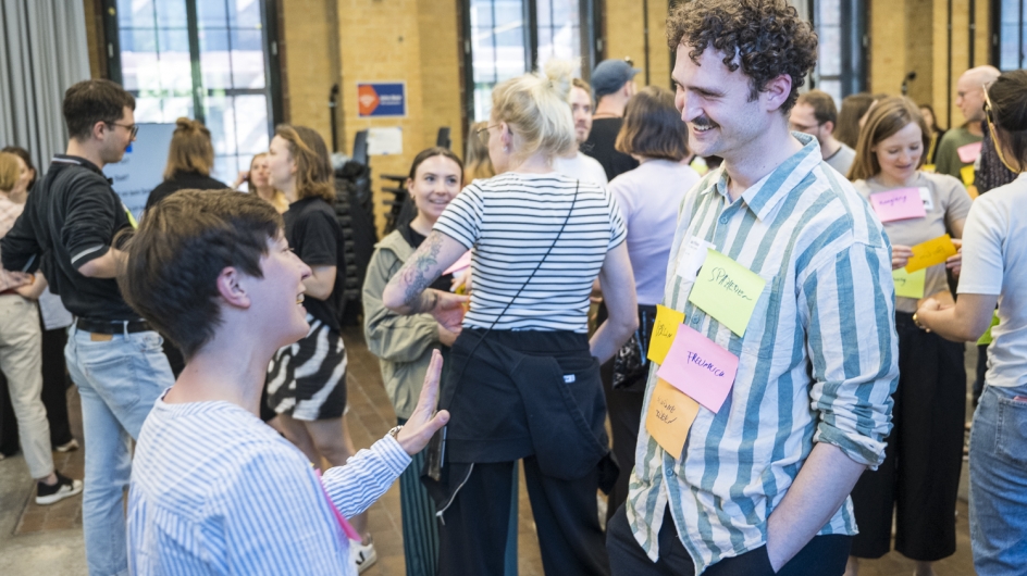 Community Event gegen Hass im Netz zum Thema „Screens & Society“ am 13. und 14. Mai 2024 im bUm Berlin