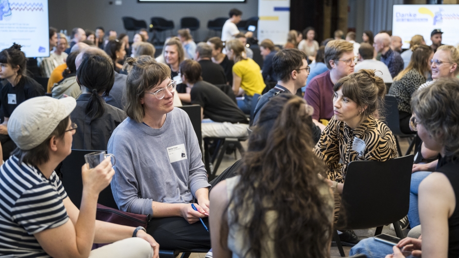 Community Event gegen Hass im Netz zum Thema „Screens & Society“ am 13. und 14. Mai 2024 im bUm Berlin