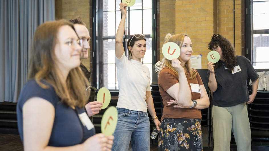 Community Event gegen Hass im Netz zum Thema „Screens & Society“ am 13. und 14. Mai 2024 im bUm Berlin