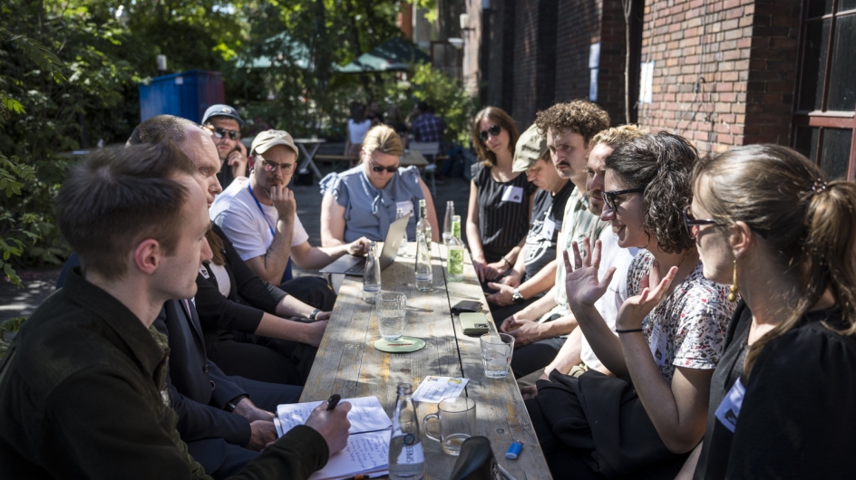 Community Event gegen Hass im Netz zum Thema „Screens & Society“ am 13. und 14. Mai 2024 im bUm Berlin